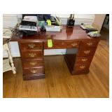 HOOKER FURNITURE CO, 7 DRAWER DOUBLE PEDESTAL DESK