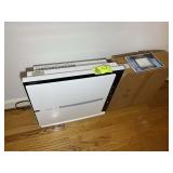 RABBIT AIR ULTRA QUIET AIR PURIFIER AND ACCESSORIE