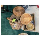 GROUP OF WICKER AND METAL BASKETS