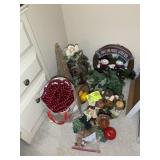 GROUP OF CHRISTMAS AND THANKSGIVING DECOR, FIGURIN