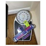 BATH SCALE AND FOOT/SHOE MEASURER