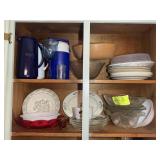 TWO SHELVES OF ASSORTED GLASS BOWLS, PYREX PIE PLA