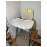 VINTAGE METAL HIGHCHAIR