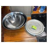 TWO LARGE MIXING BOWLS AND MIRACLE MAID COOKWARE G