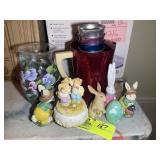 GROUP OF RABBIT THEMED DECORATIVE ITEMS