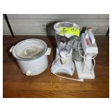 GROUP OF KITCHEN APPLIANCES, ROBESON SLOW COOKER,