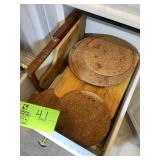 DRAWER WITH CUTTING BOARDS AND HOT PADS