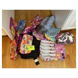 GROUP OF SMALL ZIPPER BAGS