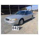 2007 Ford Taurus SE Silver 4 door.