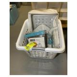 BASKET WITH VACUUM STORAGE BAGS
