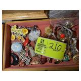 GROUP OF WOMENS COSTUME JEWELRY, LAPEL PINS, PENDA