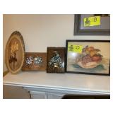 GROUP OF DECORATIVE ITEMS/WALL ART, FLORAL THEMED