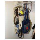 GROUP OF TOTE BAGS AND HANGING ORGANIZER