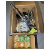 GROUP OF MISC KITCHEN RELATED ITEMS, PAPER TOWEL H