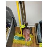 DUST MOP AND PUSH VACUUM