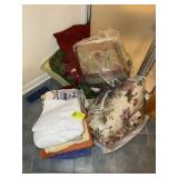 GROUP OF LINENS IN MASTER BATH, TOWELS, PILLOWS, B