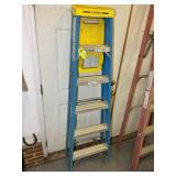 WERNER 6 FT FIBERGLASS STEP LADDER