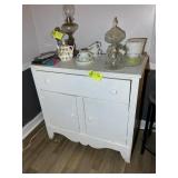 A ONE DRAWER TWO DOOR WOODEN CABINET, 35IN X 17.5I