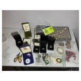 GROUP OF COSTUME JEWELRY, NECKLACES, RINGS, ETC