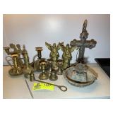 A LARGE GROUP OF BRASS COLORED DECORATIVE ITEMS, A
