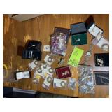 GROUP OF COSTUME JEWELRY, BROACHES, PINS, ETC