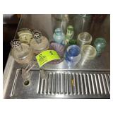 GROUP INCLUDING VINTAGE OIL LAMPS, GLASS CONDUCTOR