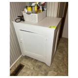 VINTAGE ONE DOOR WOODEN CABINET 30.5IN X 18.5IN X