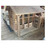 MINIATURE HORSE STABLE, 29 IN X 26 IN X 25 IN
