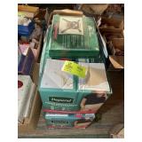 GROUP OF CHRISTMAS DECORATIONS