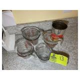 GROUP INCLUDING PYREX GLASS MEASURING CUPS MULTIPL