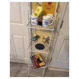 CONTENTS OF WIRE RACK INCLUDING COFFEE MUGS DECORA