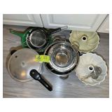 GROUP INCLUDING STRAINERS COLANDERS BUNDT CAKE PAN