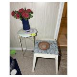 METAL PLANT STAND APPROXIMATELY 10 IN BY 10 IN BY