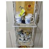 CONTENTS OF WIRE RACK INCLUDING COFFEE MUGS DECORA