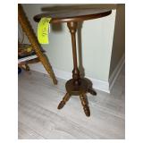 SMALL DECORATIVE ROUND TOP SIDE TABLE APPROXIMATEL