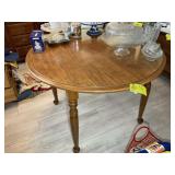 LAMINATE TOP DINING ROOM TABLE APPROXIMATELY 42 IN