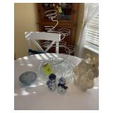 GROUP OF DECORATIVE ITEMS ON KITCHEN TABLE GLASS S