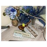 GROUP OF DECORATIVE ITEMS BLUE AND WHITE FLORAL VA