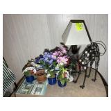 CONTENTS ON TOP OF TABLE DECORATIVE CAT EIFFEL TOW