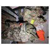 TOTE WITH LARGE GROUP OF MISCELLANEOUS HUNTING SUP