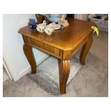WOODEN SIDE TABLE 22IN X 20IN X 21IN