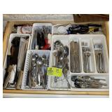 DRAWER CONTAINING MISCELLANEOUS FLATWARE AND KITCH