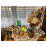 CONTENTS ON TOP OF CABINET DECORATIVE ITEMS ESKIMO