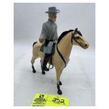 GROUP OF VINTAGE TOYS ROBERT E LEE AND HORSE  HAS