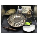 GROUP OF MISCELLANEOUS VINTAGE ITEMS ENAMEL PAN SI