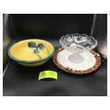 GROUP OF SERVING PIECES INCLUDING SERVING TRAY WIT