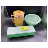 GROUP INCLUDING VINTAGE TUPPERWARE CELERY CRISPER,