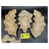 GROUP OF TURQUOISE AND LIGHT BLUE DECORATIVE ITEMS