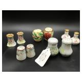 GROUP OF VINTAGE CERAMIC AND PORCELAIN SALT AND PE