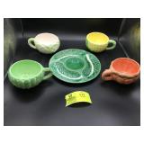 GROUP INCLUDING FOUR VEGETABLE THEMED SOUP CUPS AN